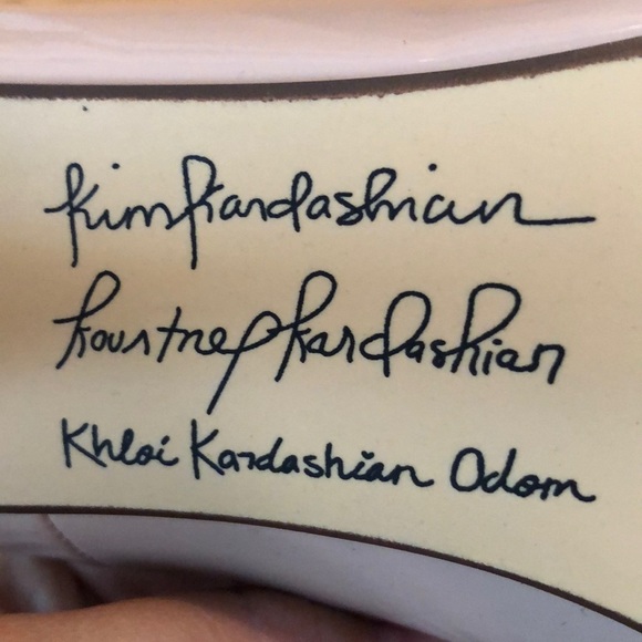 Kardashian Kollection cream pumps - Picture 2 of 2